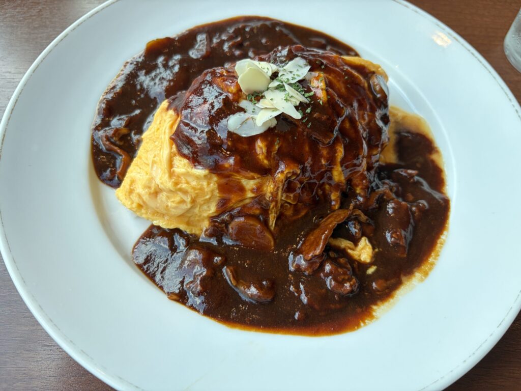 M&C Cafeのオムハヤシです。