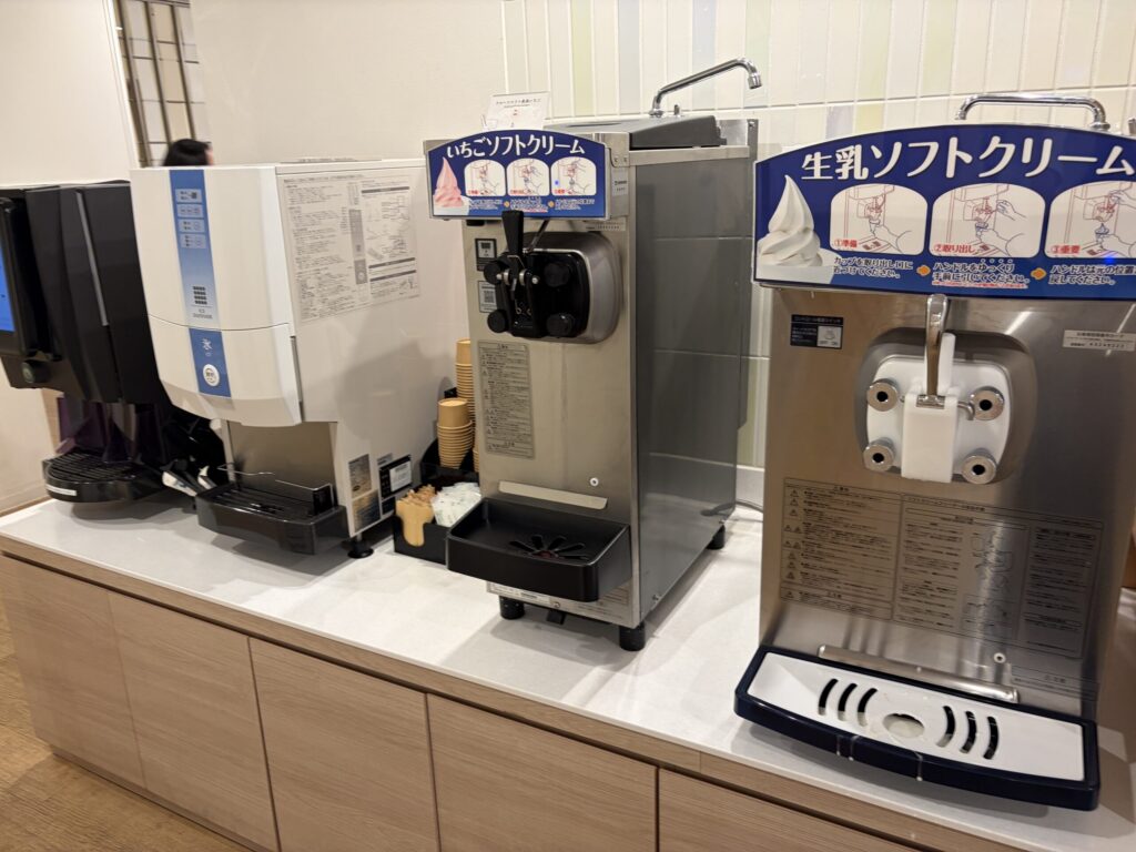 リッチモンドホテル仙台のラウンジのソフトクリーム・ドリンクです。