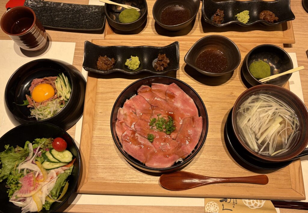仙台の利休牛タンランチの写真です。