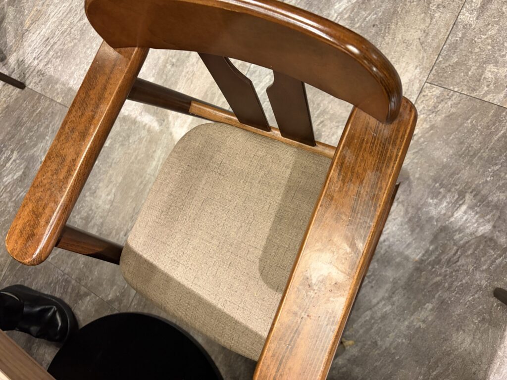 TAOYA秋保のビュッフェのベビーチェアです。
