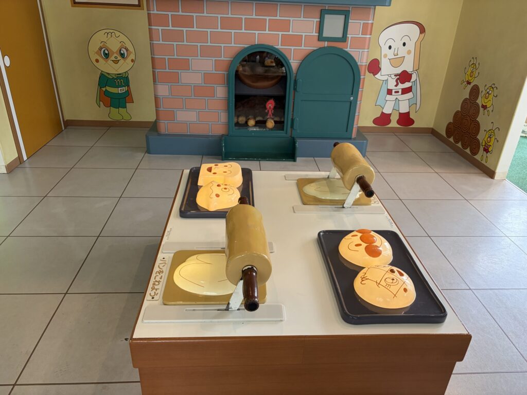 仙台アンパンマンミュージアムのパンこうじょうのおかです。