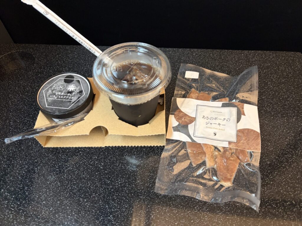 スペーシアXのカフェでの購入品です。