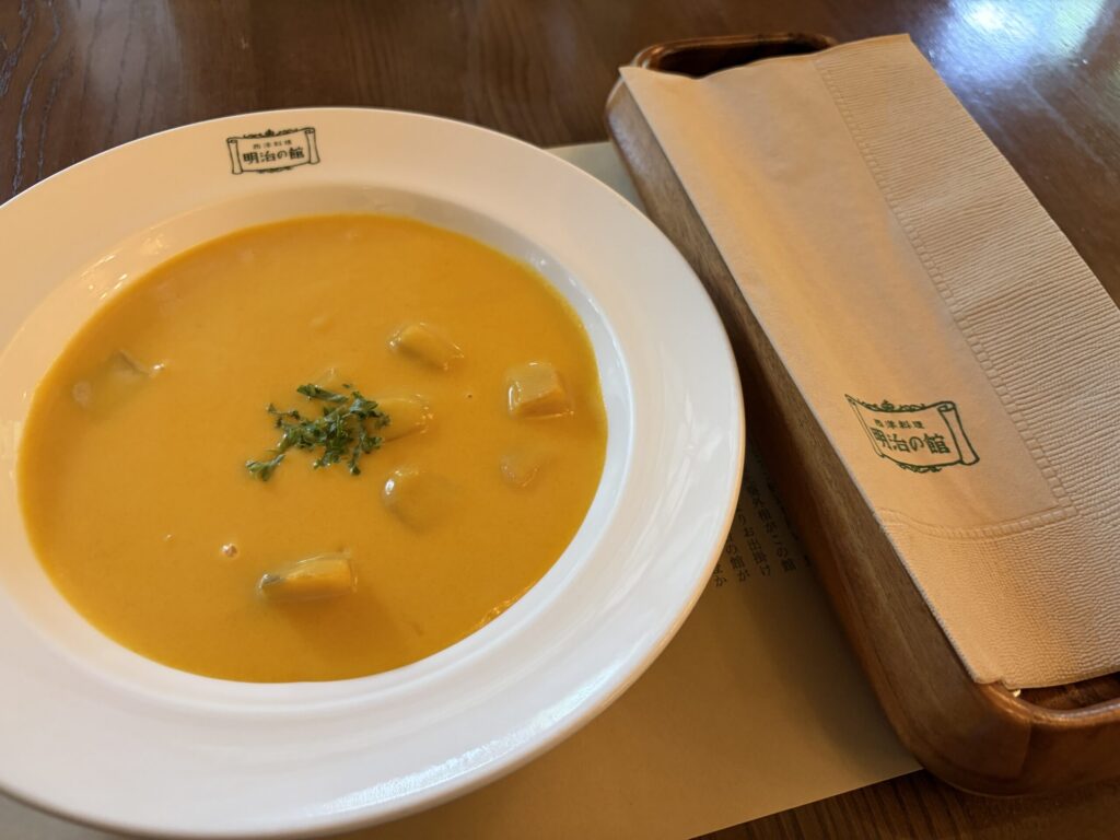 明治の館のパンプキンスープです。
