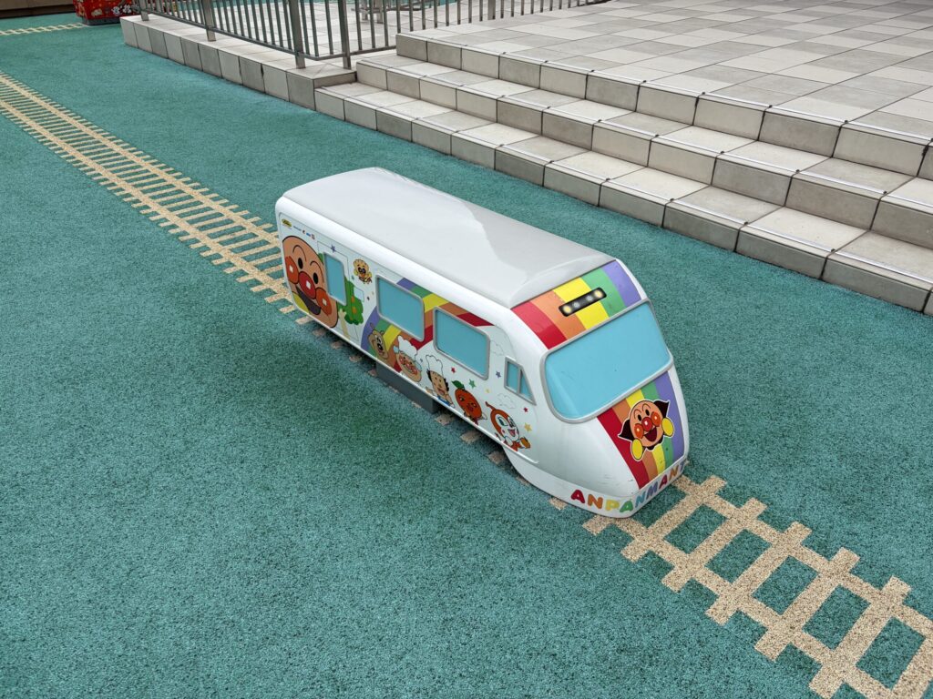 高松アンパンマン列車ひろばのミニベンチです。