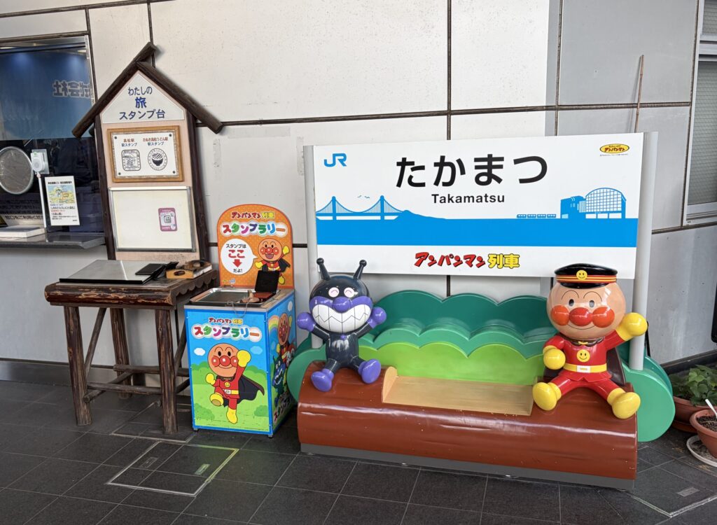 高松駅構内のアンパンマンフォトスポットです。