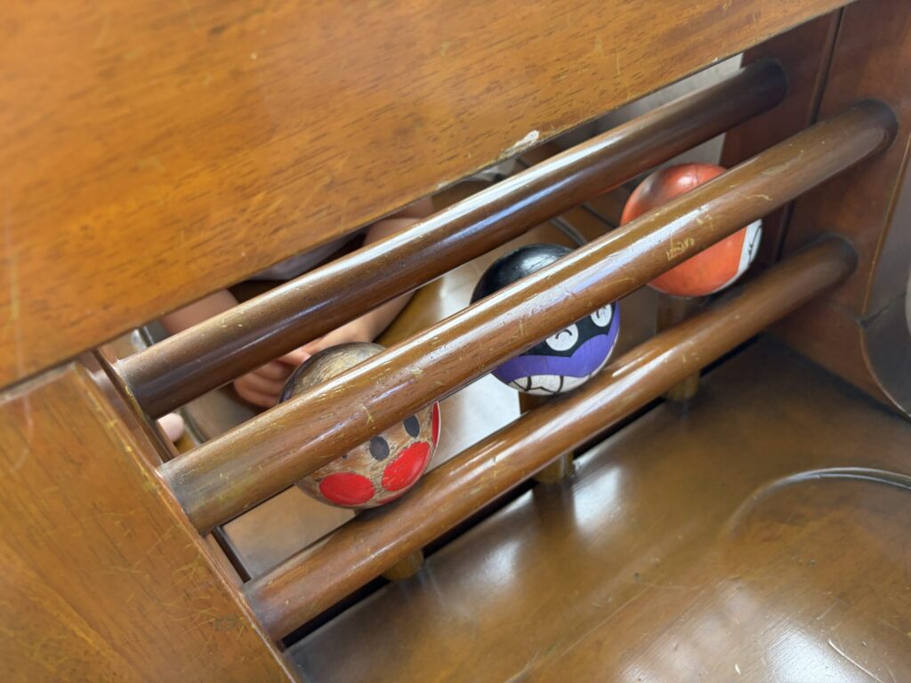 アンパンマントロッコの座席です。