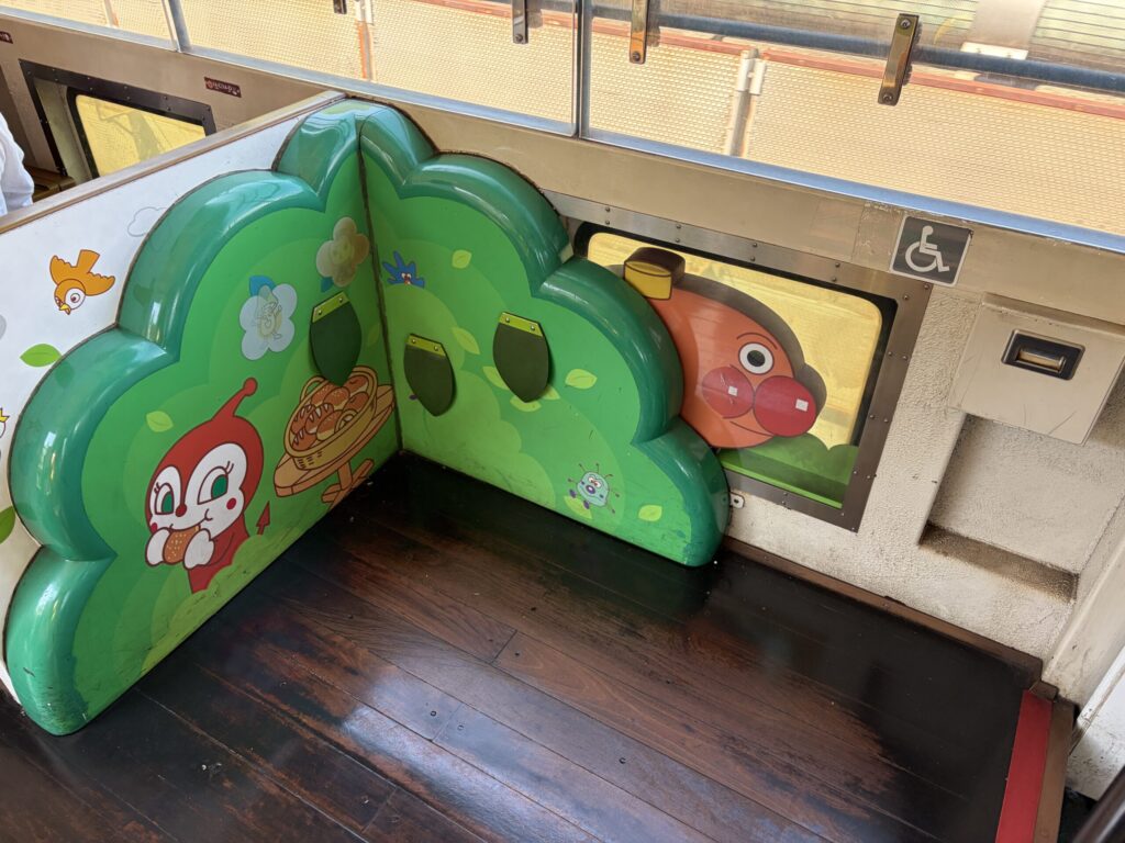 アンパンマントロッコの仕掛けエリアです。