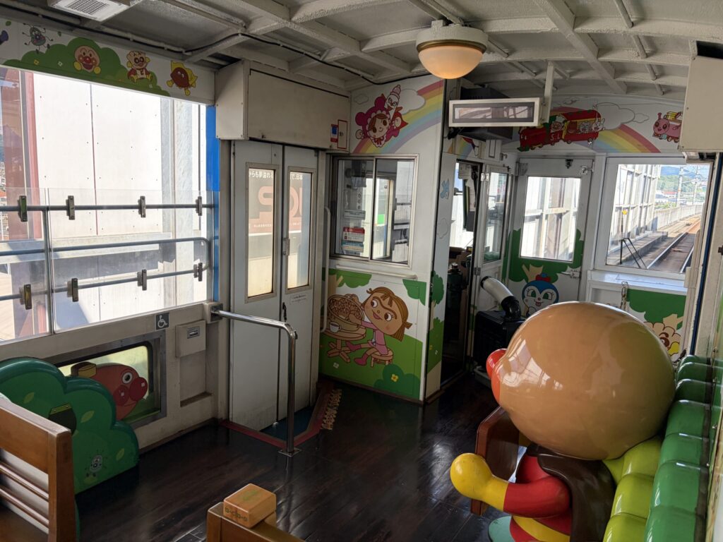 アンパンマントロッコの先頭です。