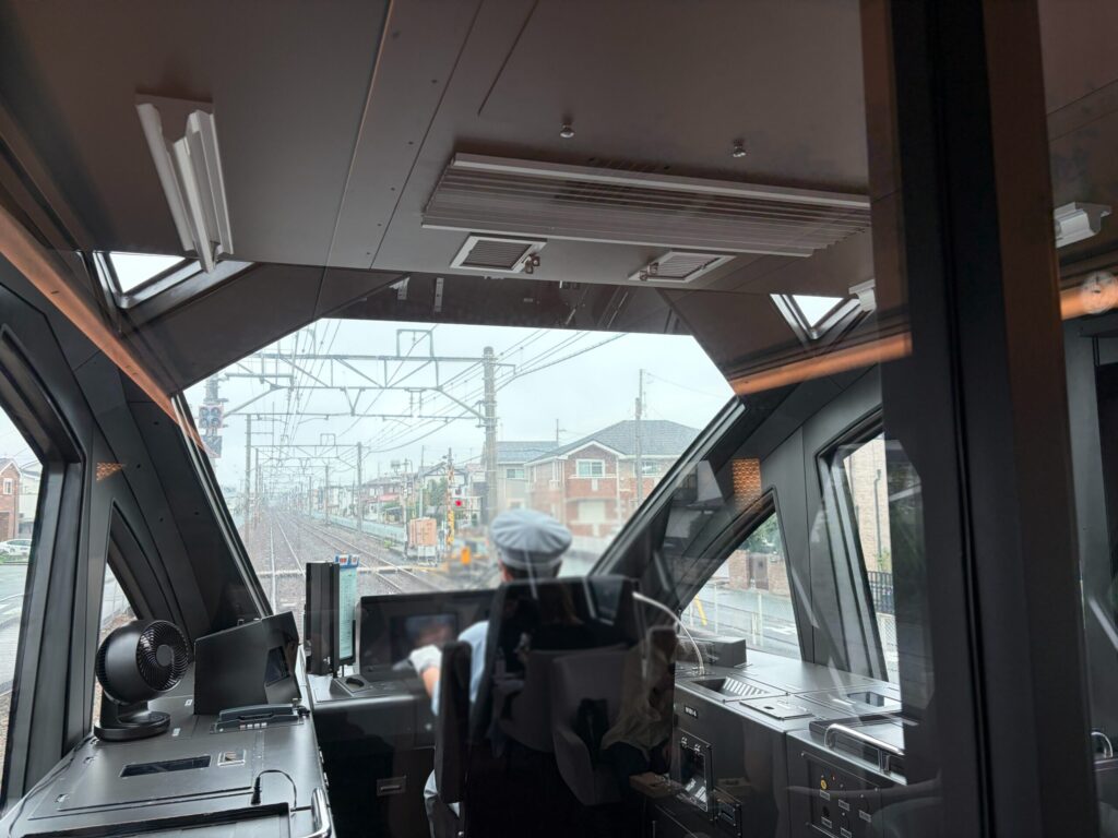 スペーシアX先頭車両から見える運転席です。