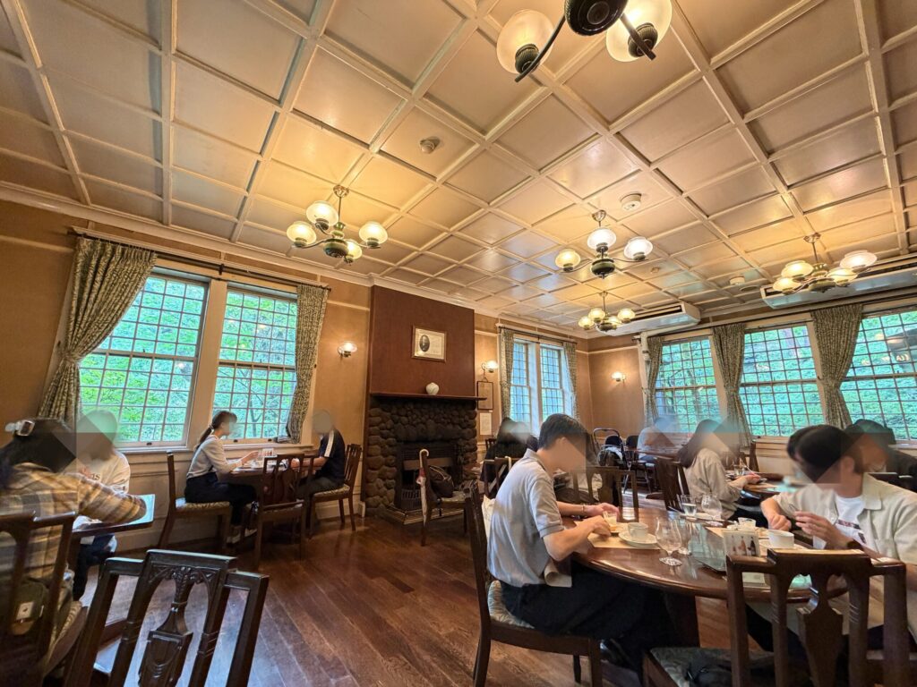 明治の館の店内の様子です。