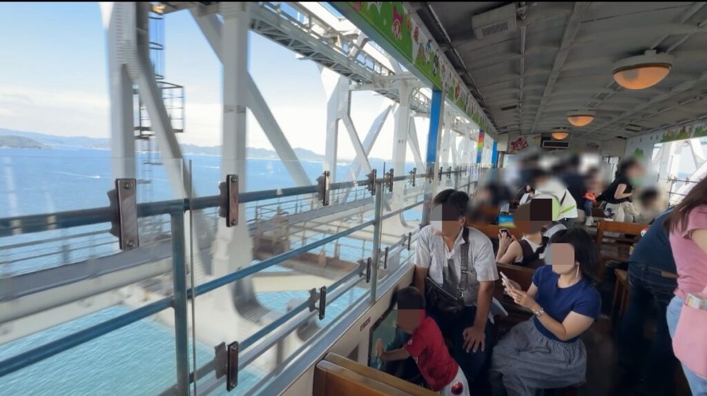 アンパンマントロッコで瀬戸大橋を渡っているときの写真です。