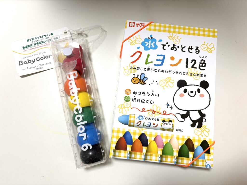 ベビーコロールと水でおとせるクレヨンです。