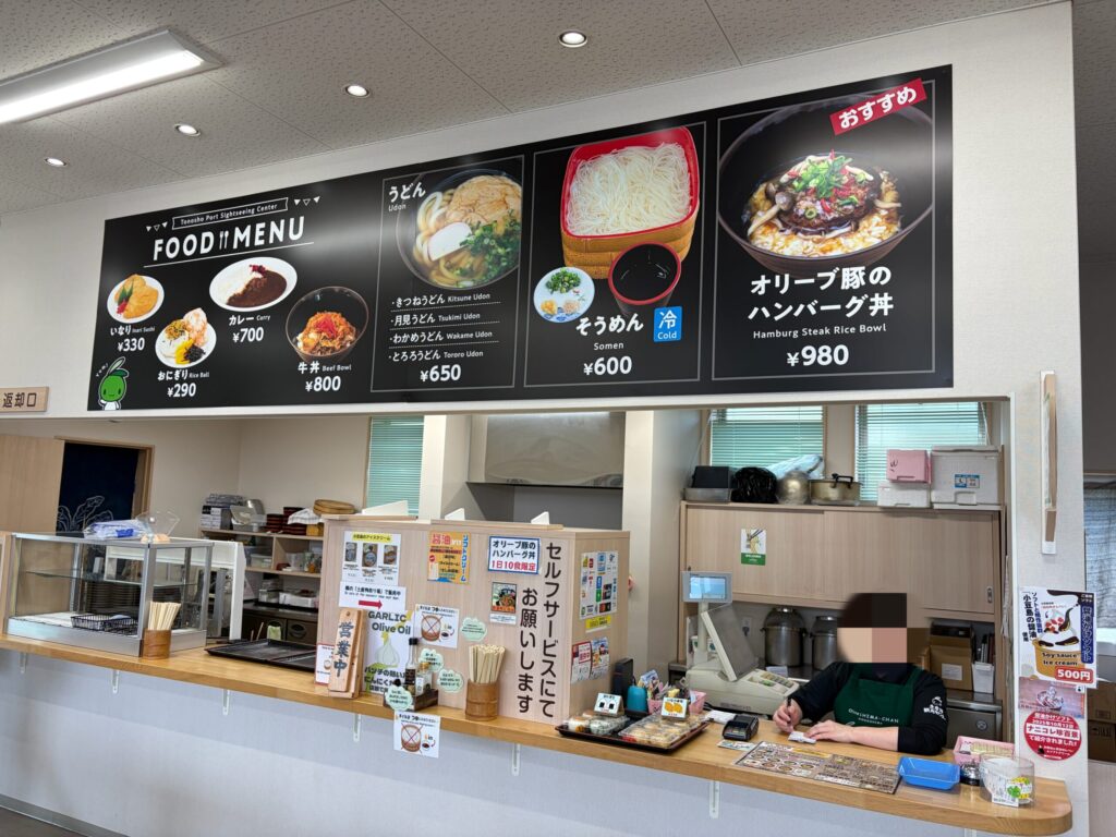 小豆島・土庄港の売店です。